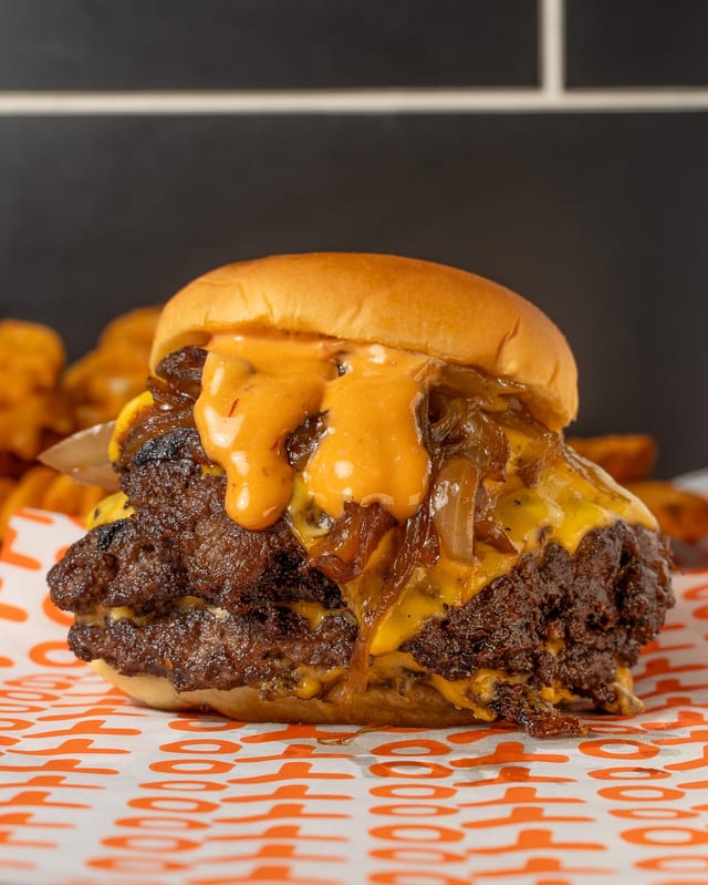 YoYo Tiriple Smash Burger.