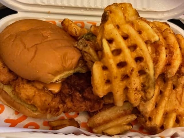 YoYo Chicken Sandwich Combo.