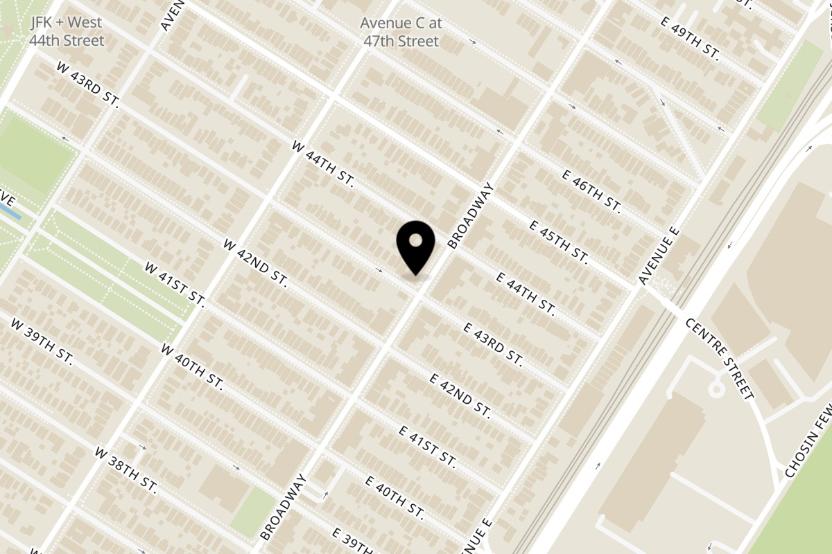 Map showing the location of Yoyo Chicken Bayonne on 911 Broadway in Bayonne